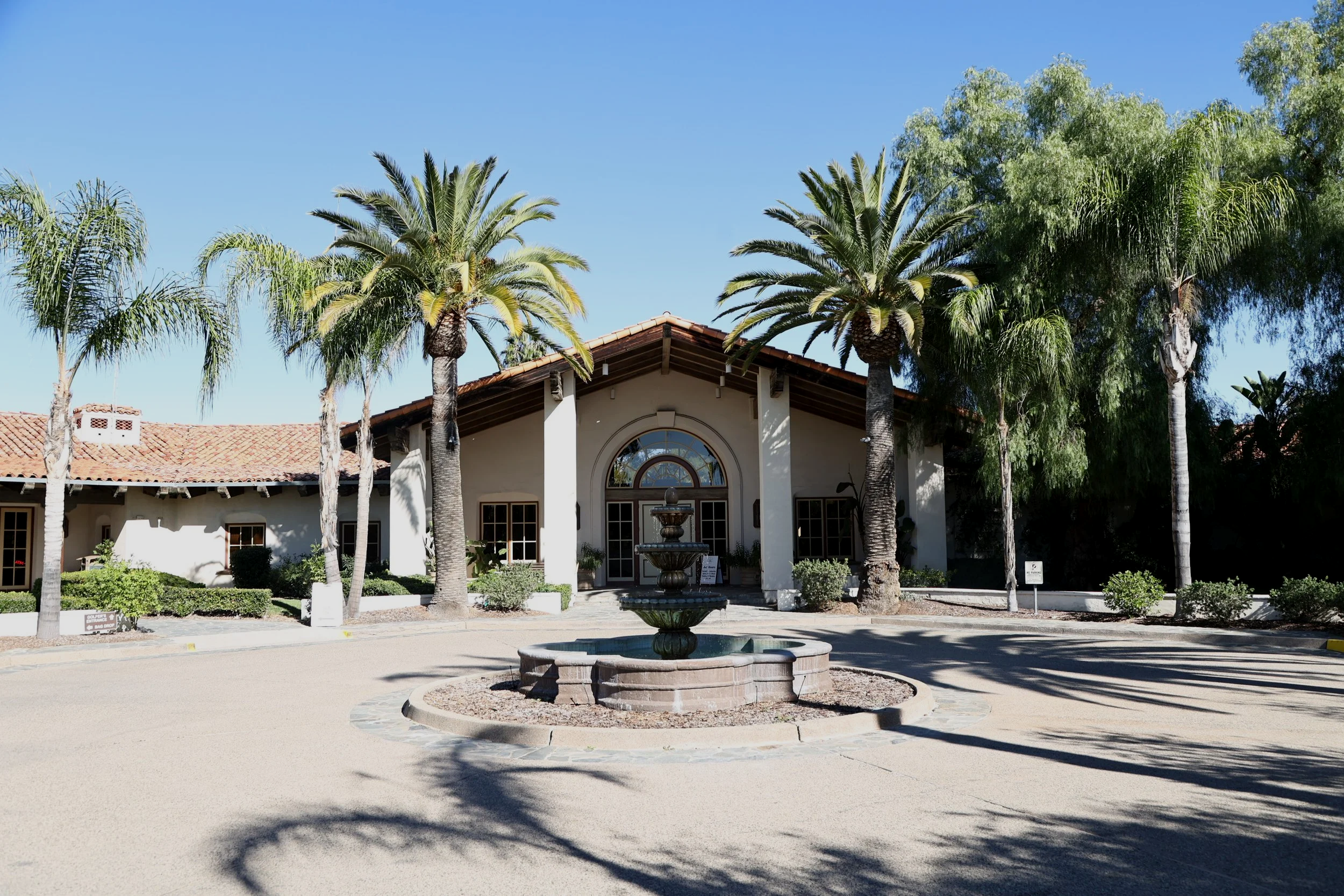 Menifee Lakes Country Club Clubhouse's main  entrance
