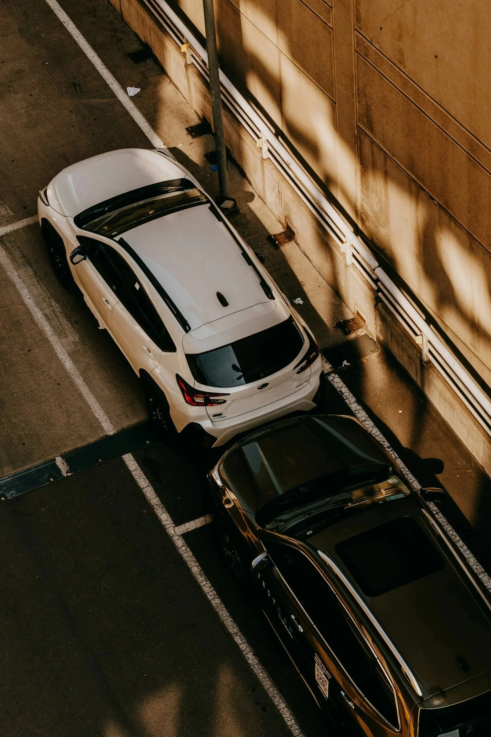ⅥⅠⅠ. Place de parking | Parking space • 

Afin de rendre le séjour de nos visiteurs encore plus agréable et pratique, une place de stationnement sera mis à disposition des voyageurs motorisés.