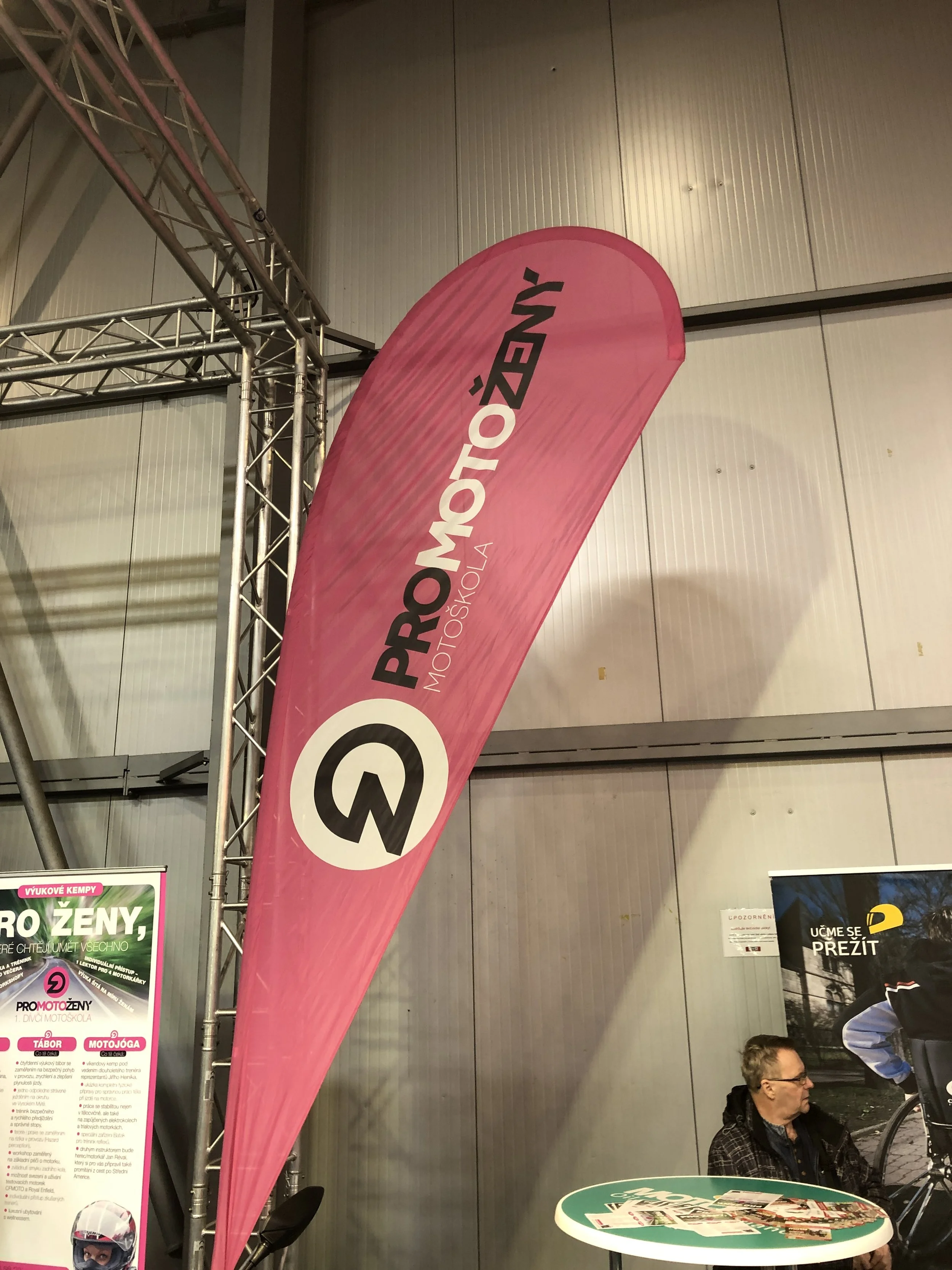 výroba vlajek na zakázku; dodání do týdne – přímo od výrobce