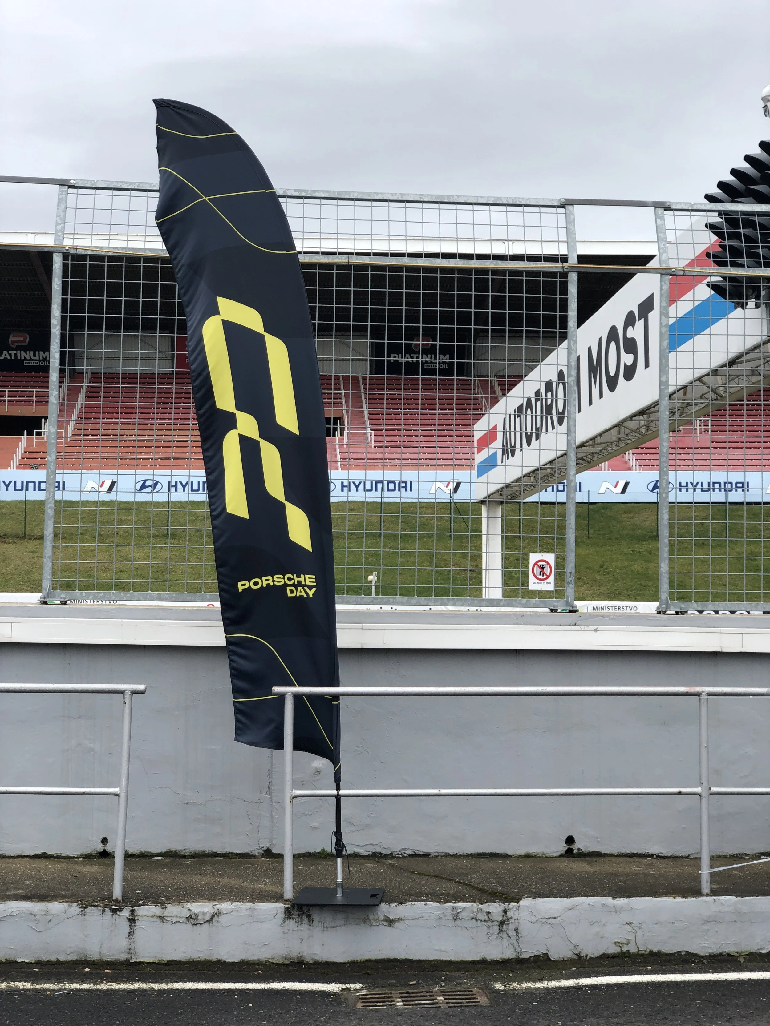 výroba vlajek na zakázku; dodání do týdne – přímo od výrobce