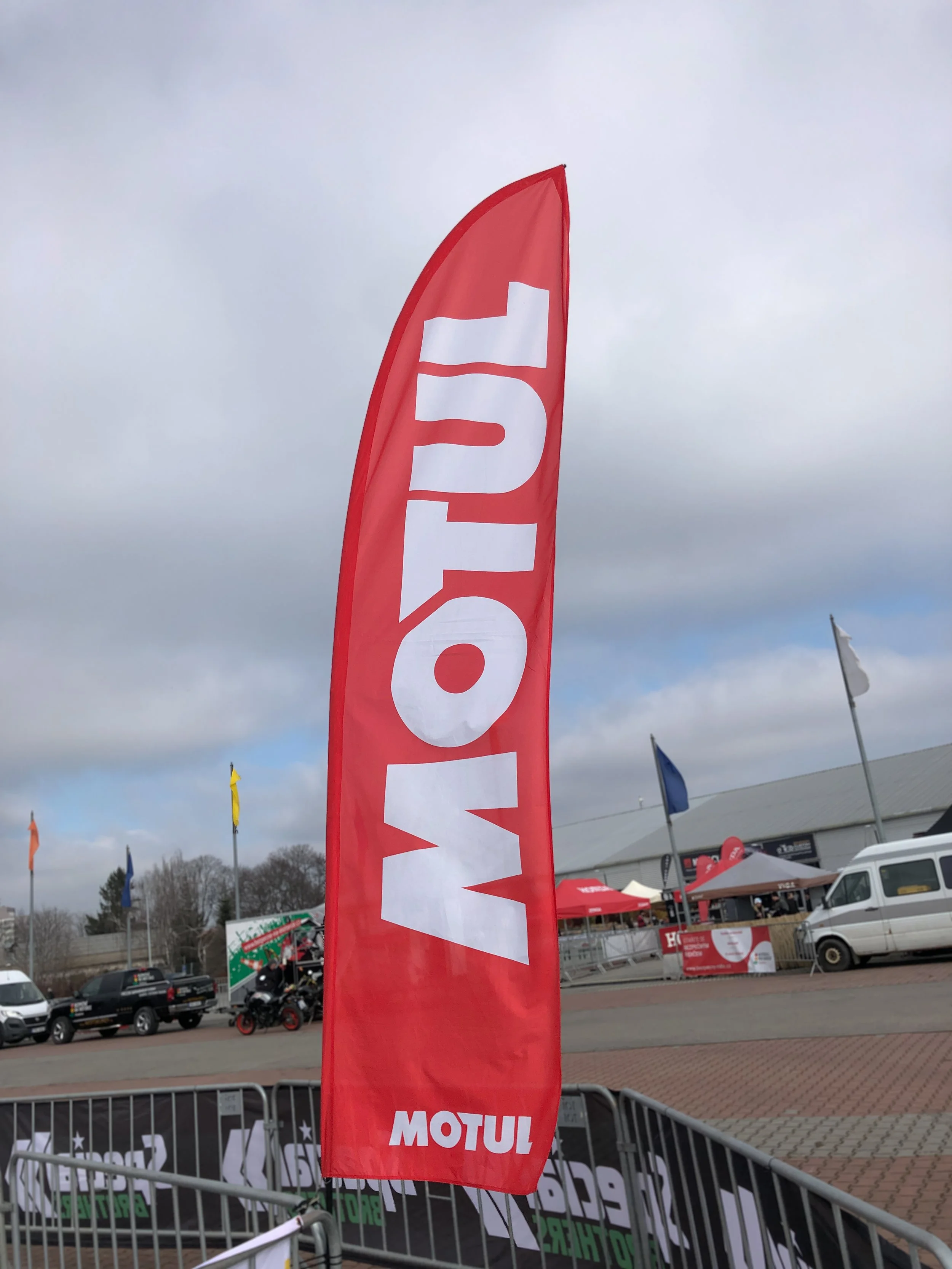 výroba vlajek na zakázku; dodání do týdne – přímo od výrobce