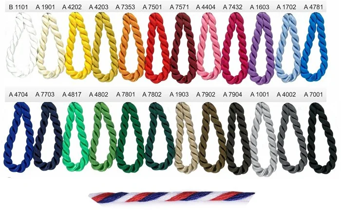 obšití stolních vlaječek ozdobnou kroucenou šňůrkou