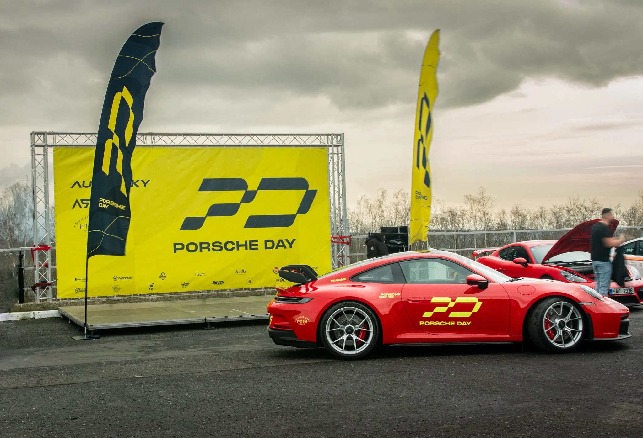 výroba vlajek na zakázku; dodání do týdne – přímo od výrobce