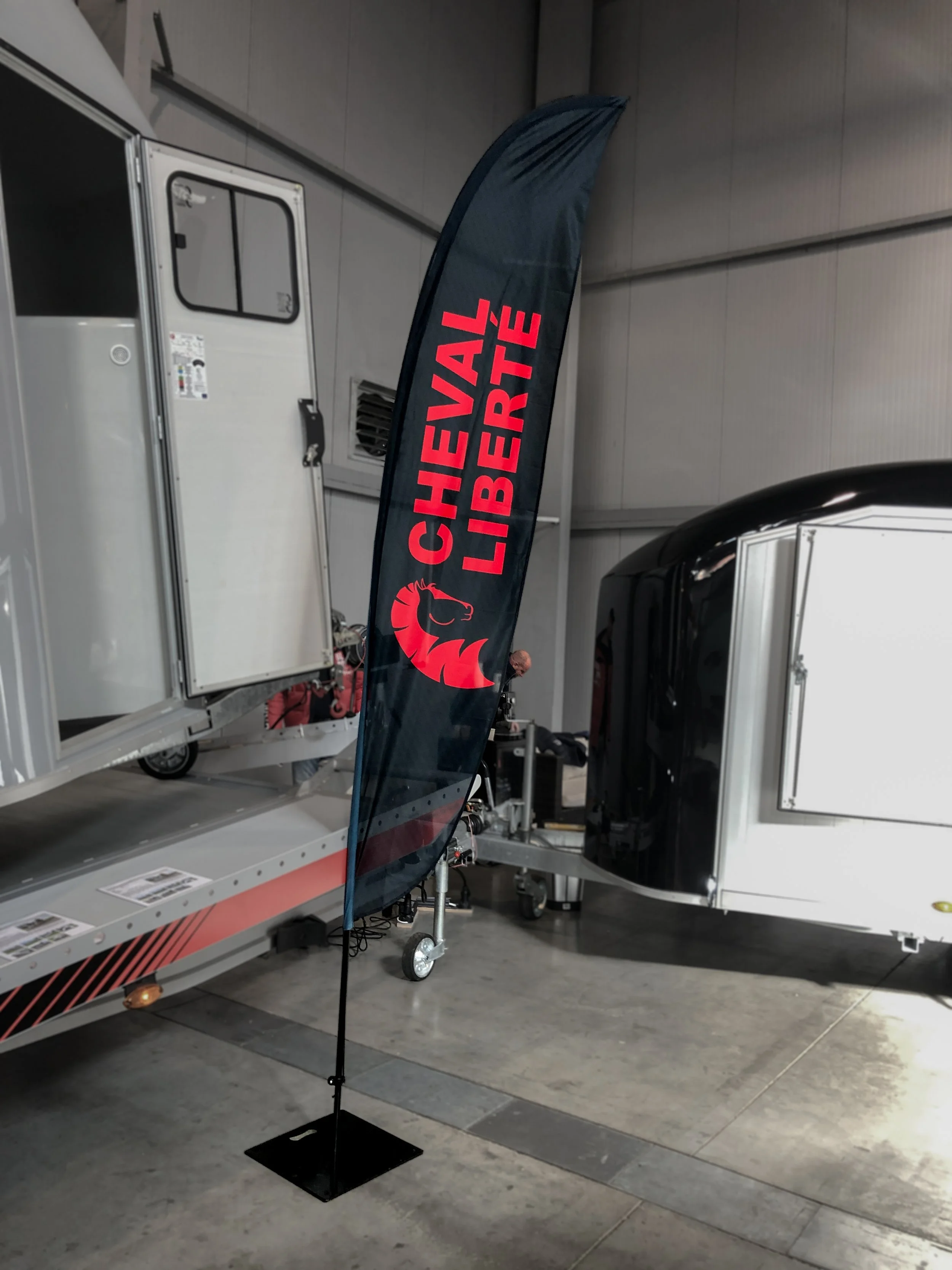 výroba vlajek na zakázku; dodání do týdne – přímo od výrobce