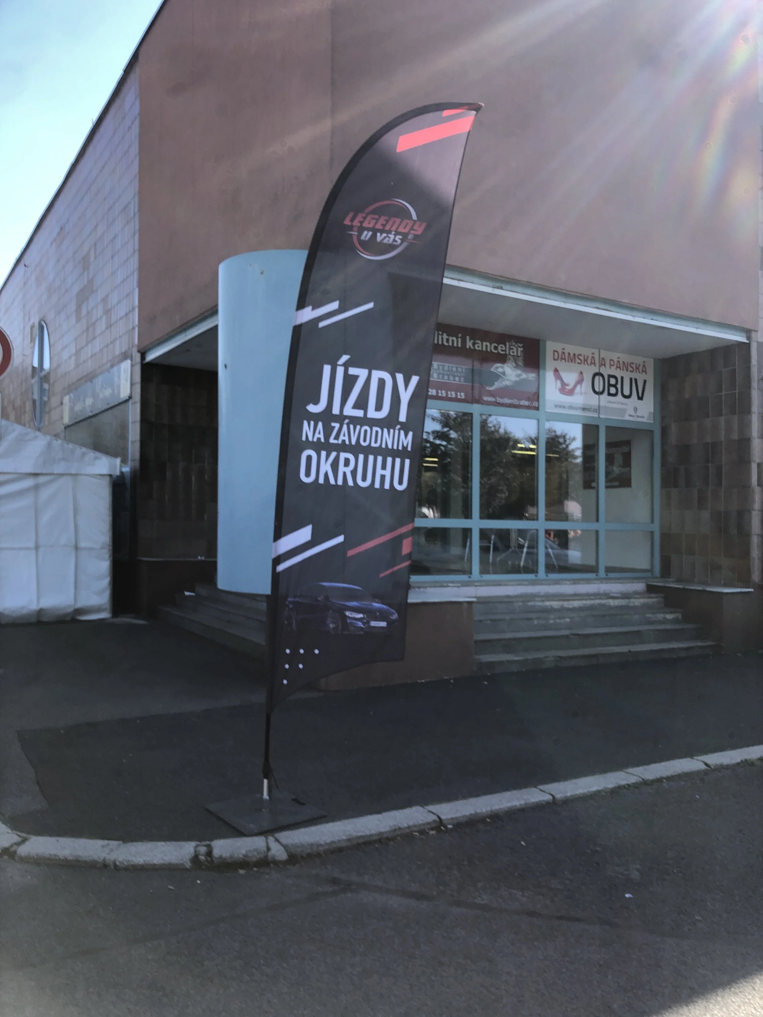 výroba vlajek na zakázku; dodání do týdne – přímo od výrobce