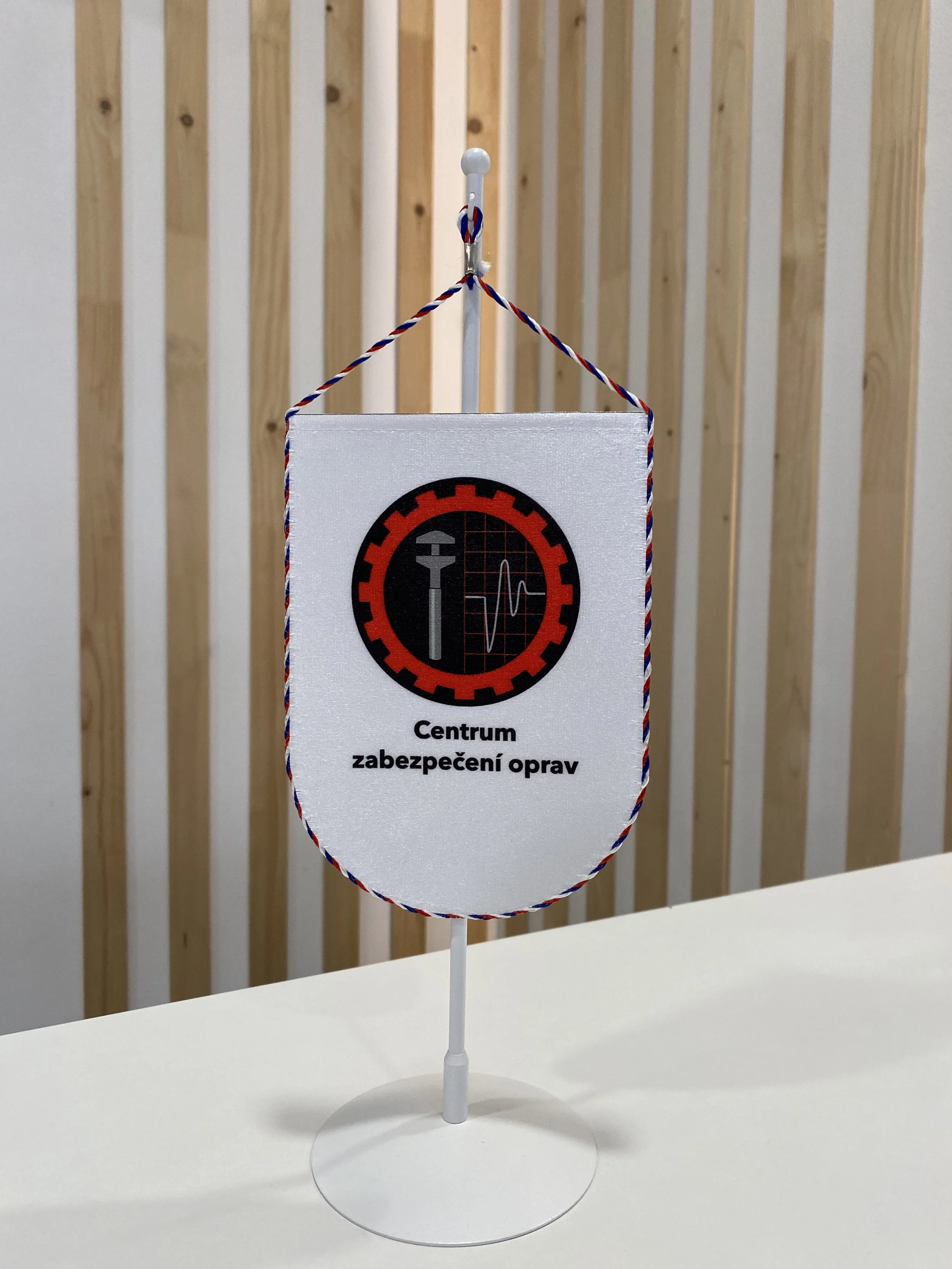 stolní vlaječka ve tvaru erbu - výroba na zakázku