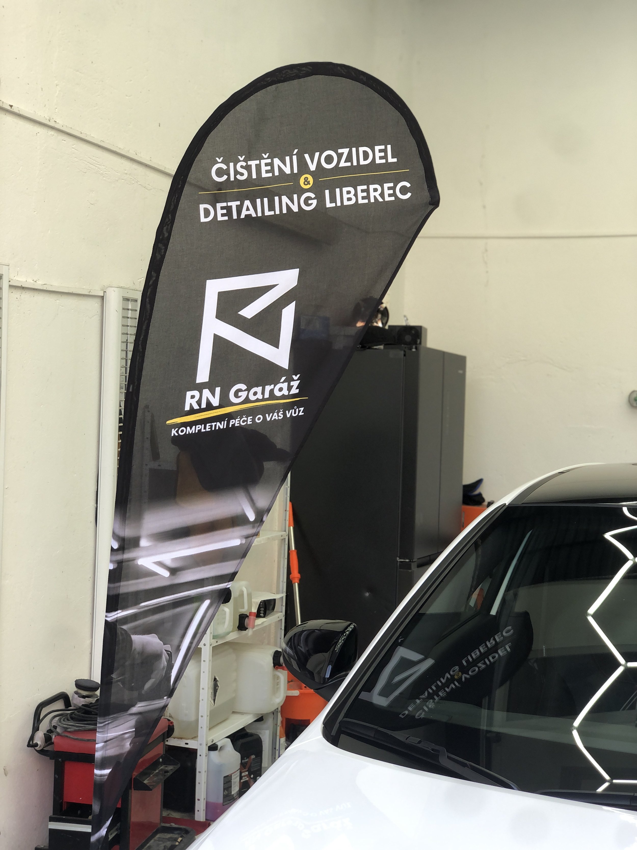 výroba vlajek na zakázku; dodání do týdne – přímo od výrobce