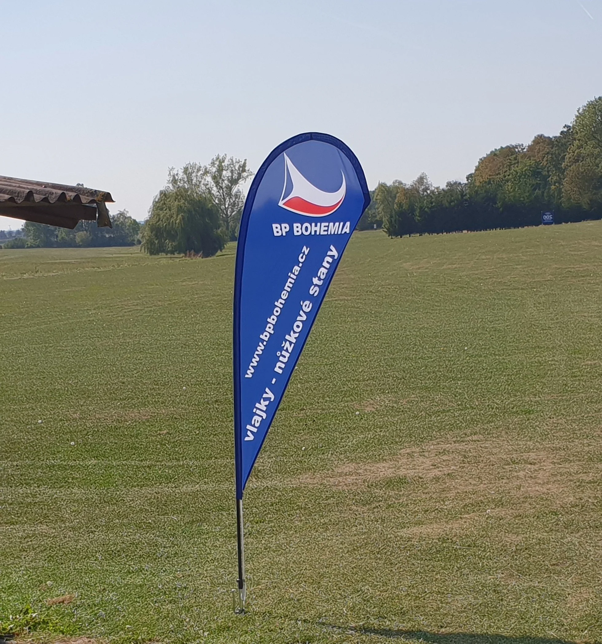 výroba vlajek na zakázku; dodání do týdne – přímo od výrobce