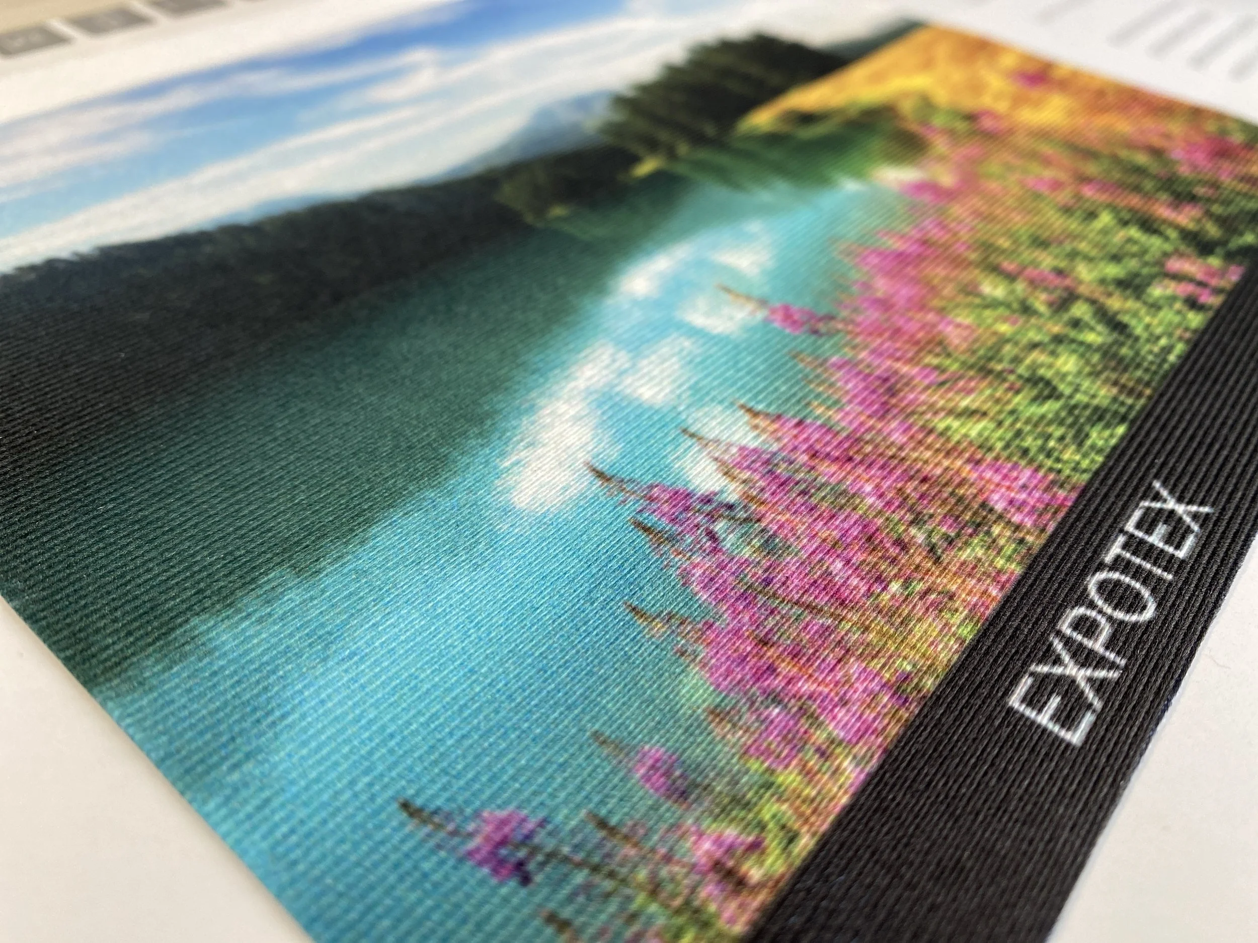 Pružný materiál pro výrobu prezentačních stěn a stolků - PES Expotex - výroba prezentačních stěn na zakázku