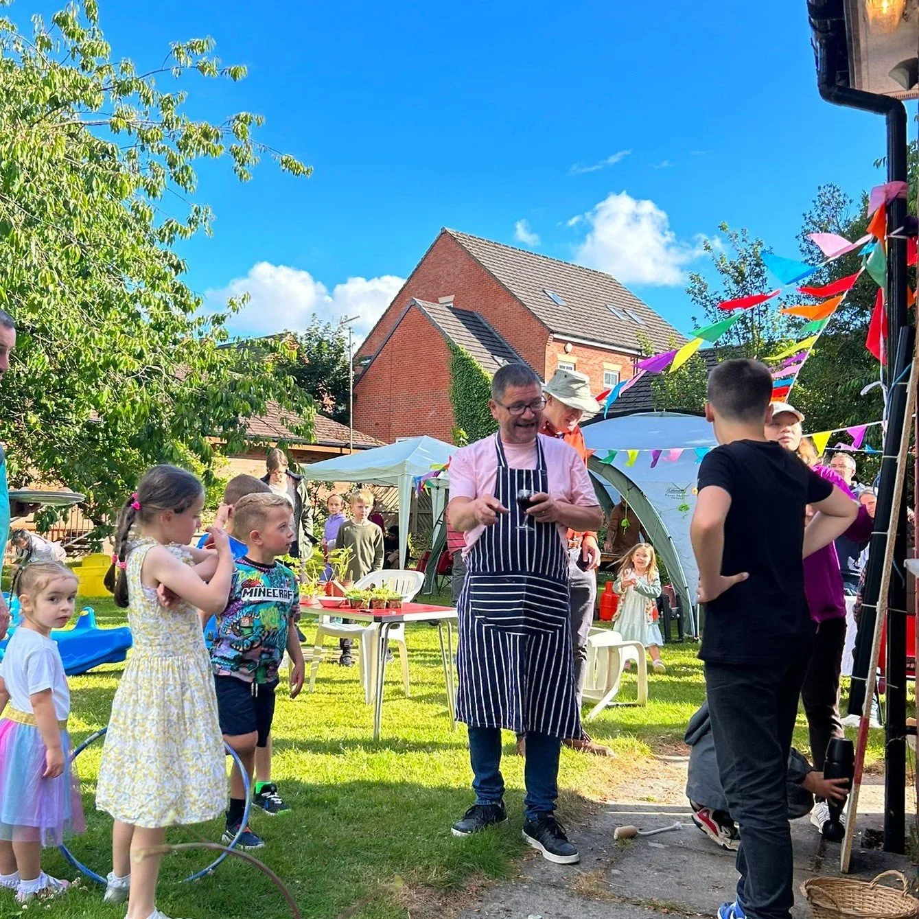 You don't have to come on a Sunday to be part of St George's.

Throughout the week our buildings are used by people of all ages, backgrounds and beliefs.

Some come for worship.
Some come for friendship.
Some come because they need support.
Some come
