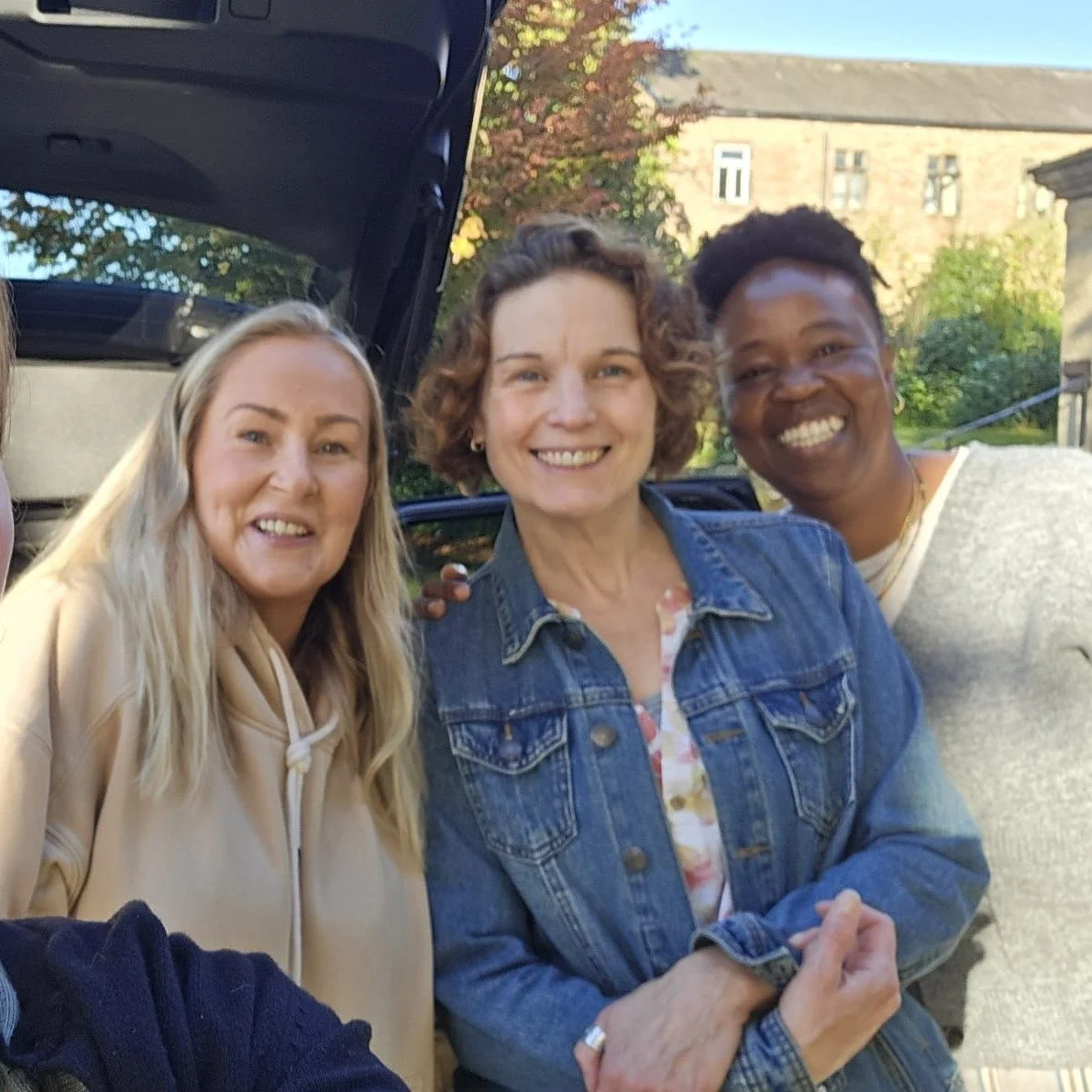 🌽Thank you to everyone who donated to our Harvest Festivals over the last week - here we are filling up a car  this morning with everyone's generous gifts!

Delighted to meet with Sam from The Hope Centre in Partington as she takes it away for those