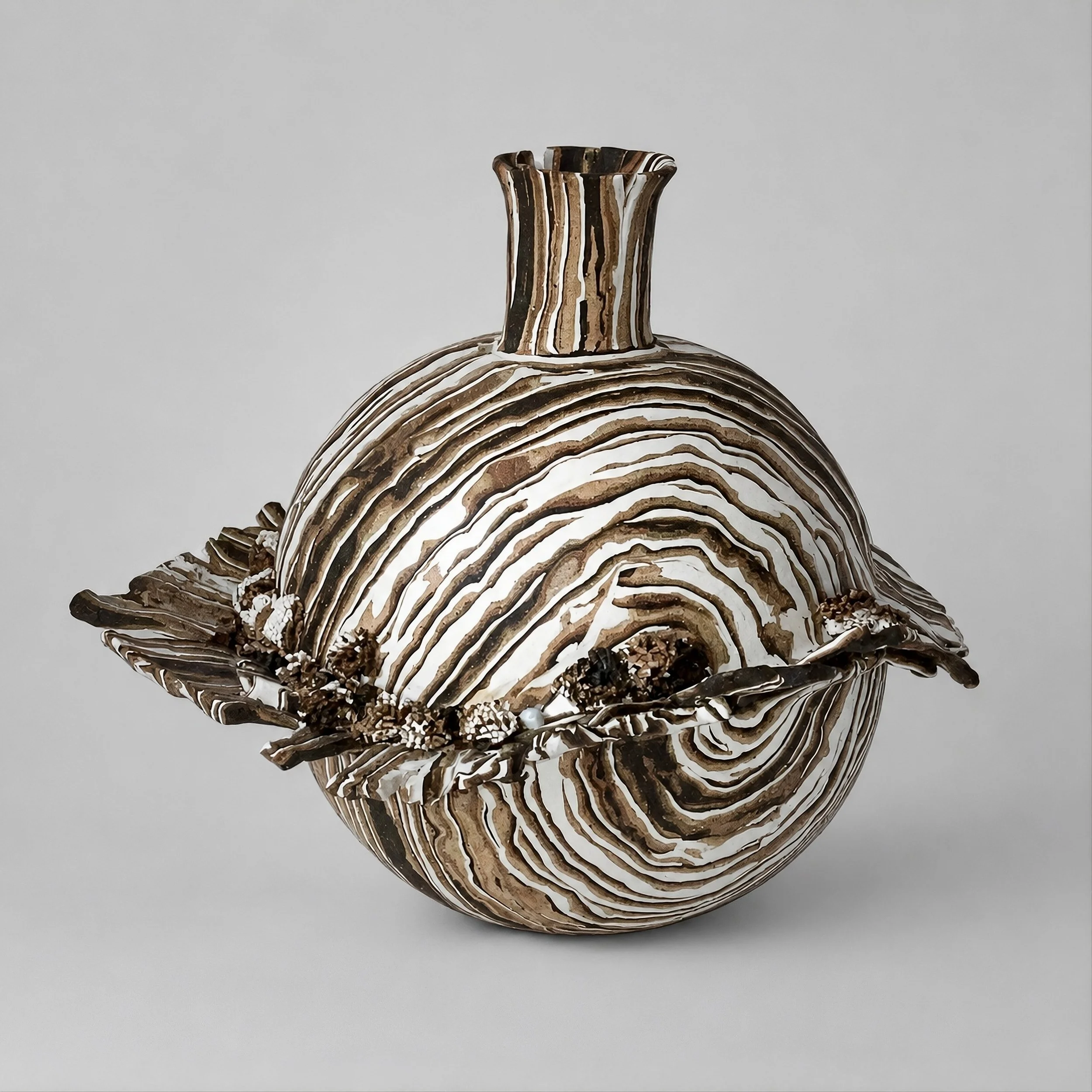 * Title: uNtItLeD_II, @2021
* Medium: Layered clay (Porcelain, Stoneware, Earthenware)
* Size: 10" x 5" x 5"