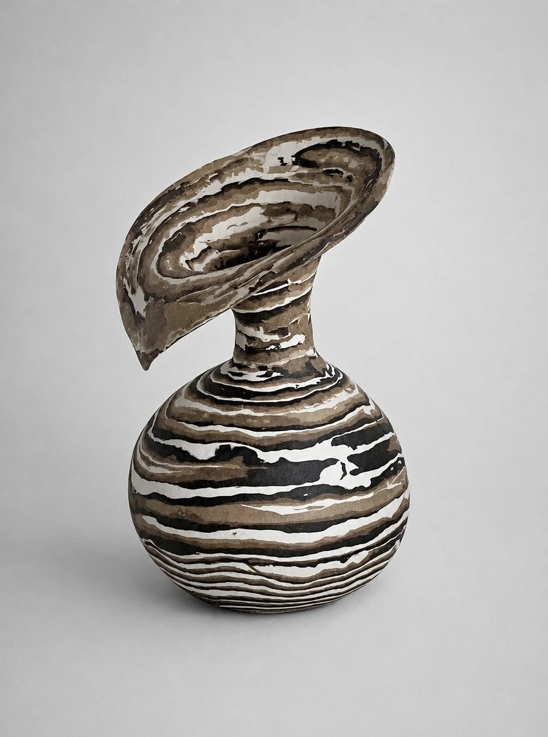 * Title: uNtItLeD_III, @2021
* Medium: Layered clay (Porcelain, Stoneware, Earthenware)
* Size: 11" x 7.5" x 6"