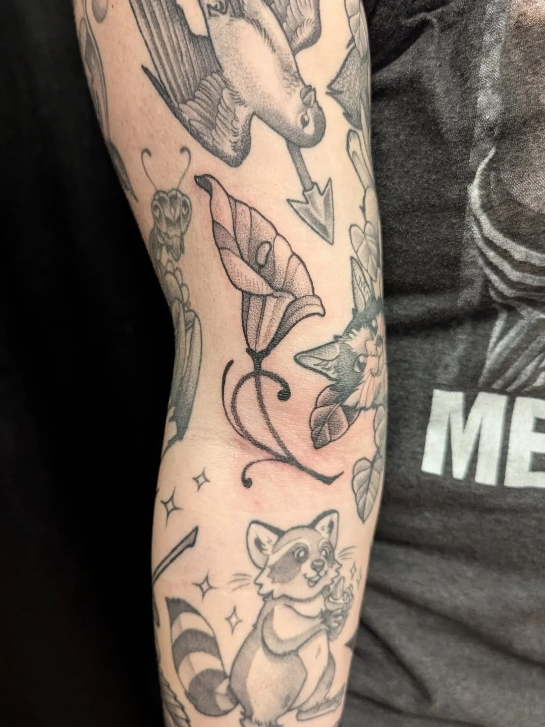 Love the gap filler 🩷🌷
-
Let's fill all those little gaps You've been putting off! My client was scared to do the ditch so we discussed this ornamental design that was really light in the ditch and had little linework/packing where it would hurt mo