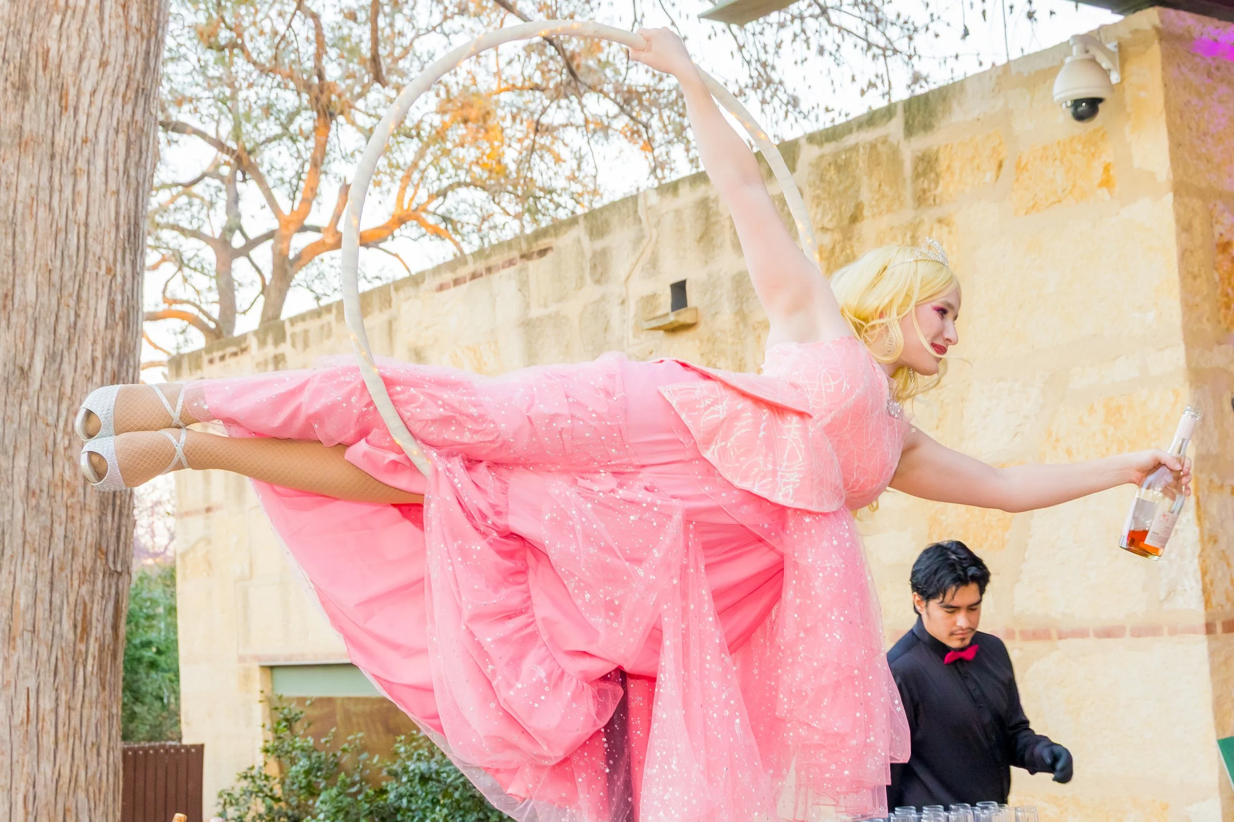 Glinda impersonator serving sore