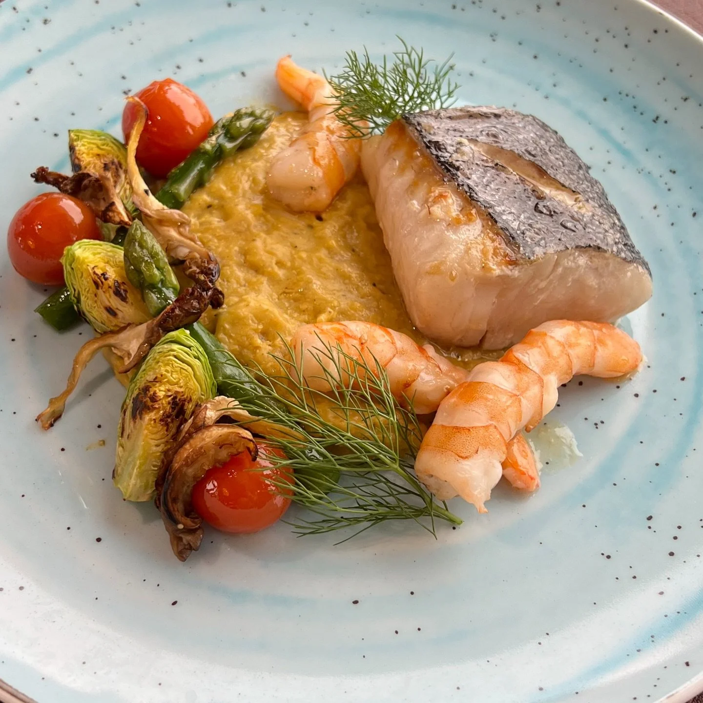 Merluza Austral y camarones al hinojo.