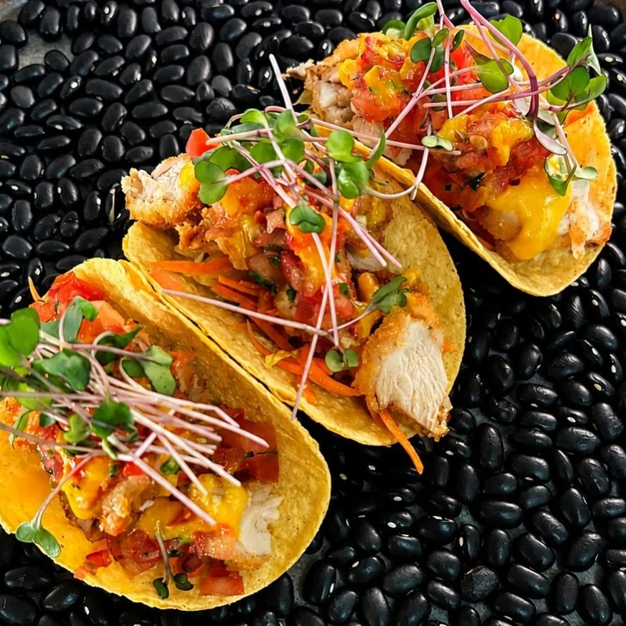 Taquitos de Karaage.
Pollo crocante estilo japon&eacute;s, salsa cheddar, pico de gallo fresco y microgreens sobre tortilla crujiente.
Una combinaci&oacute;n intensa de texturas y sabores entre Jap&oacute;n y M&eacute;xico.

#eventos #matrimonios #co