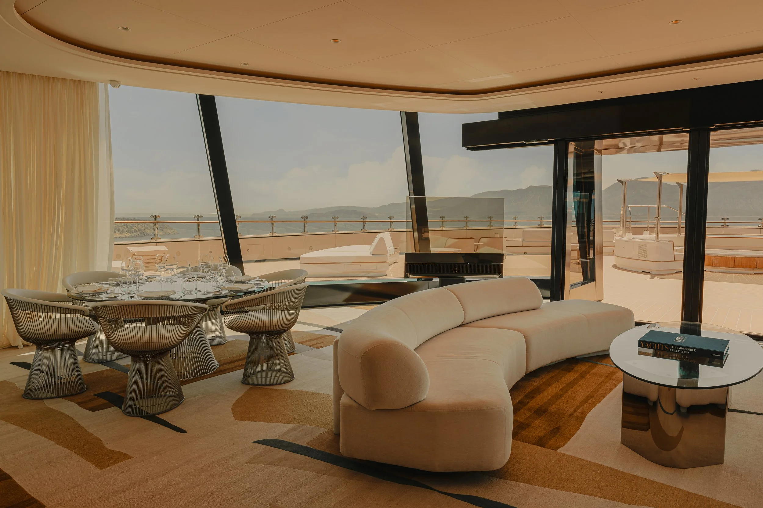 FSI_Suite_FUNNEL_Living.jpg