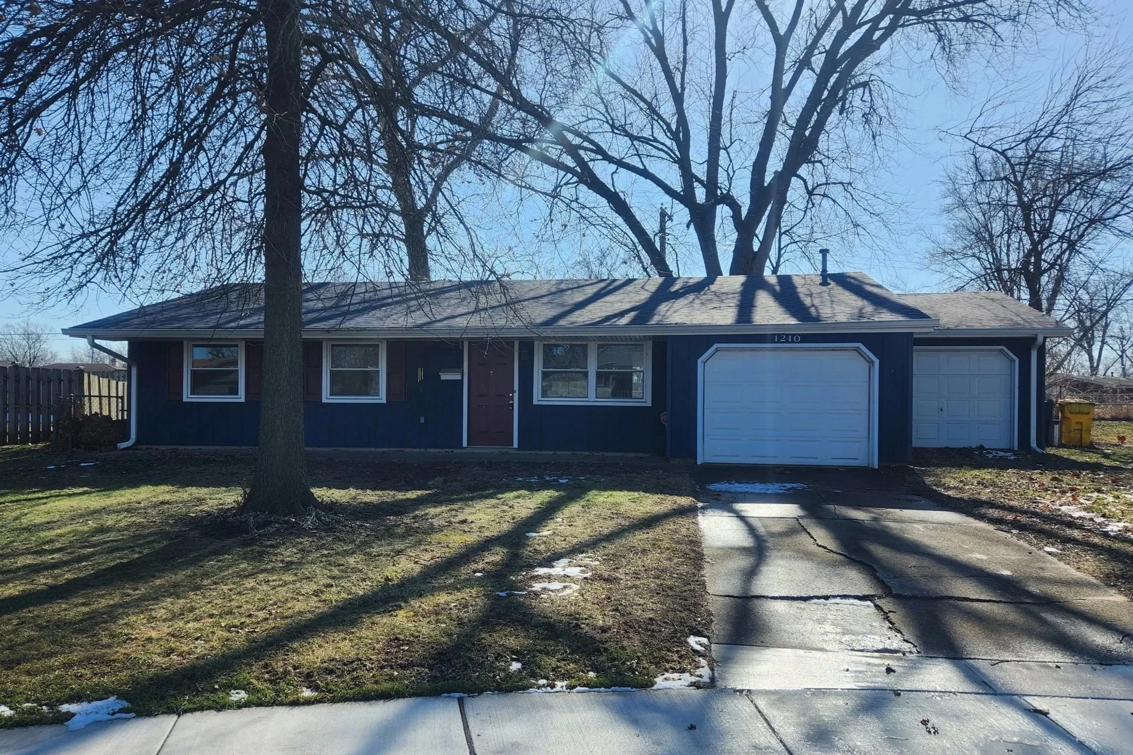 1210 Dwiggins Court, Griffith, IN