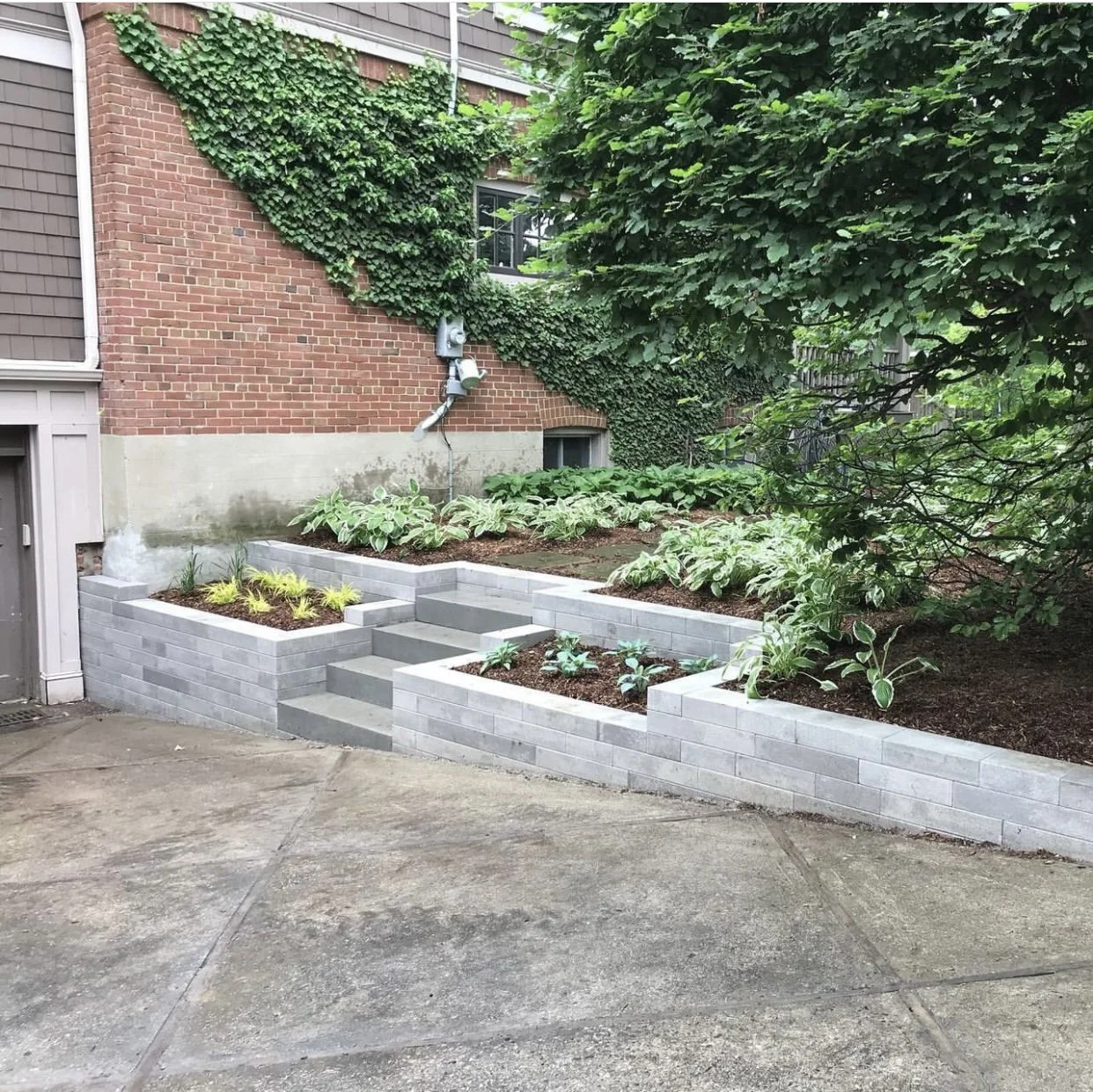 Driveway retaining wall & steps - Oaks Modan Cloudburst