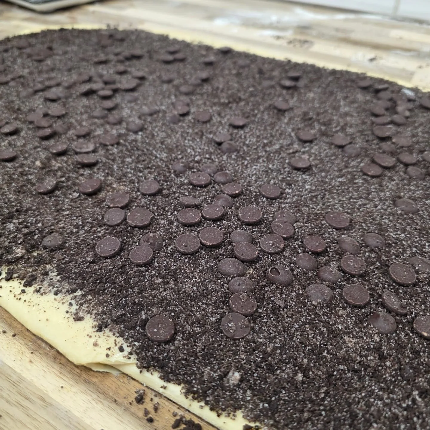 **** NEW FLAVOR*****
A take on a childhood flavor. Cookies n Cream Sourdough rolls 
Crushed Oreos inside the pillowy soft broiche style sourdough with callebaut chocolate chips. Baked to perfection than topped with a fluffy cookies n cream buttercrea