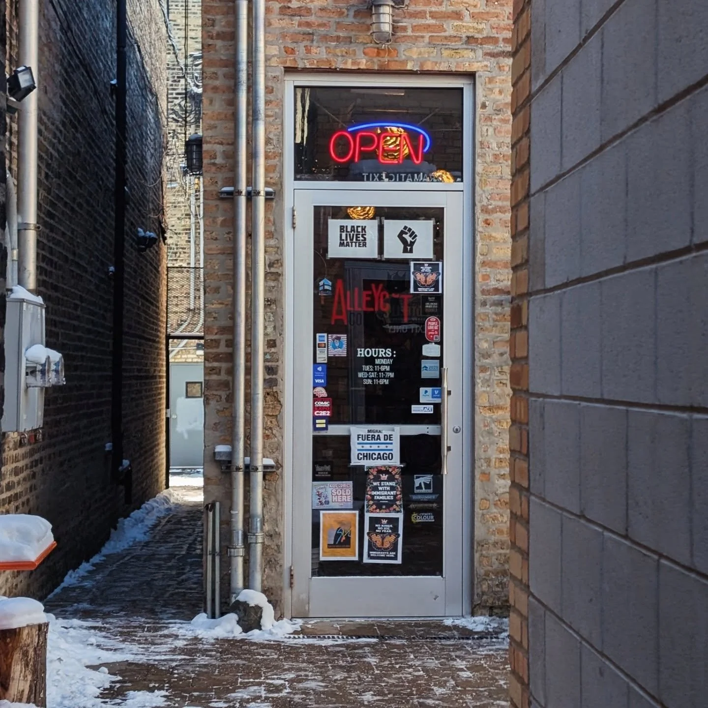 Wandering Andersonville today and visiting @alleycatcomics, @wcfbook, and @paperandpencilchicago. A perfect kind of day to lift my mood.