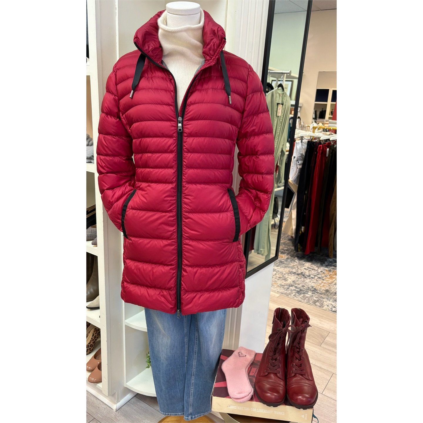 Curated consignment for all of life&rsquo;s good things&hellip;
Dog walking along Dallas Road
Consignment shopping @alamodeconsignment @houseofsavoyvic @twiceasniceconsignmentoakbay 
Working out @otfvictoria 
Day to date night @marilenacafe 
Neighbou