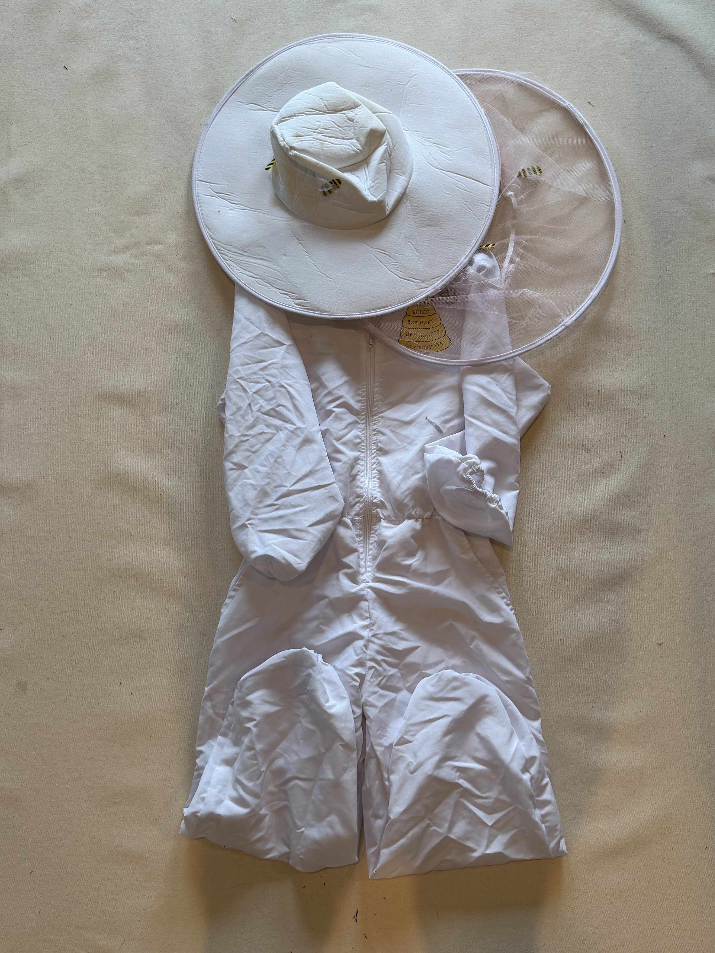 Beekeeper Suit with Ventilated Helmet (Medium)