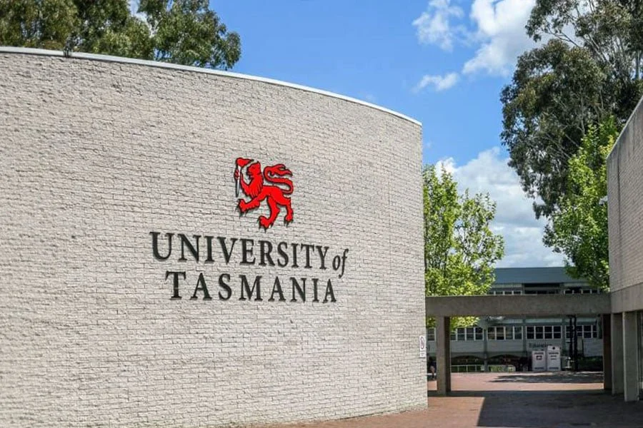 university-of-tasmania-logo-on-campus-feature.jpg