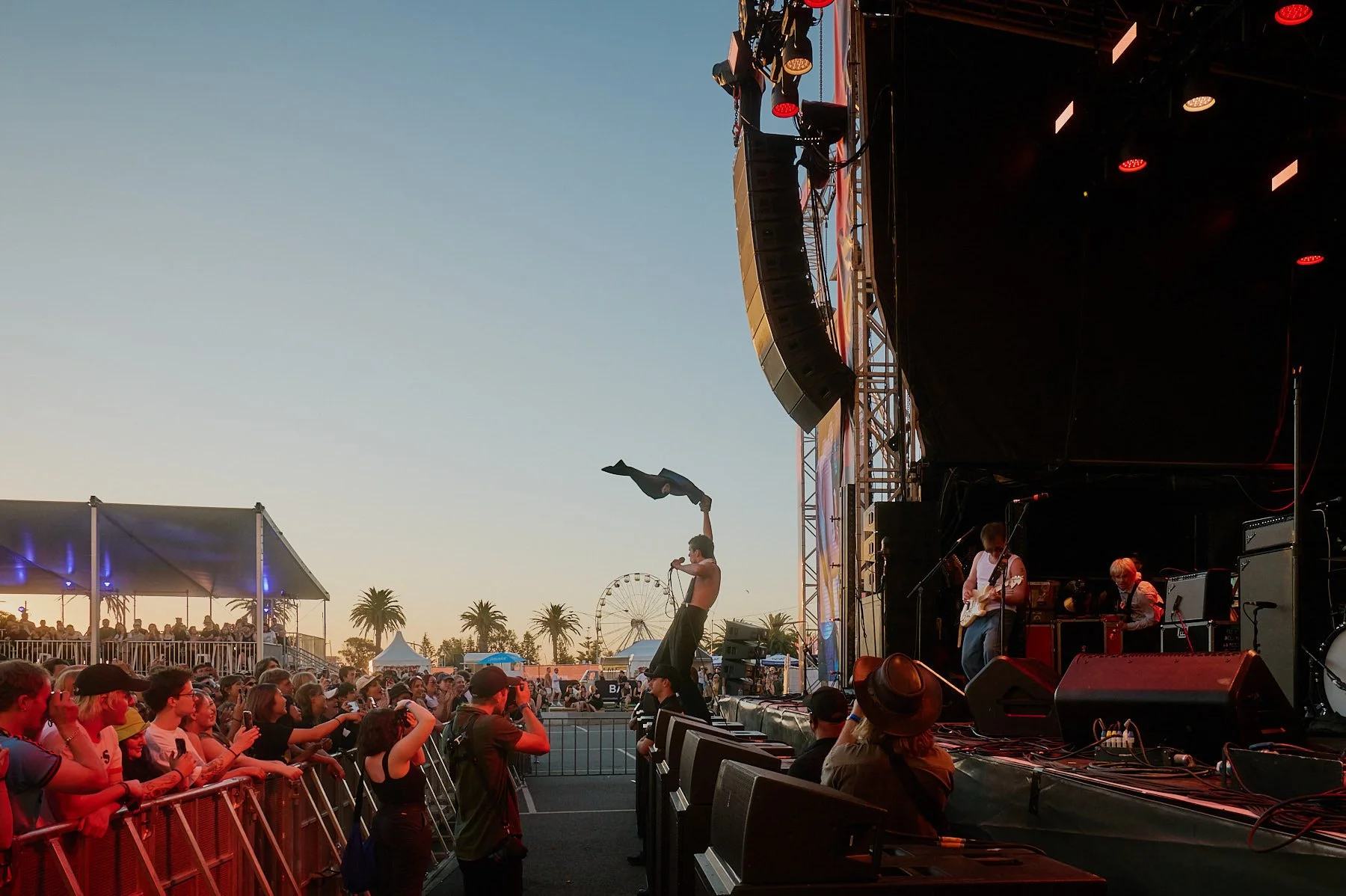 Shame PALACE FORESHORE_L1010579.jpg