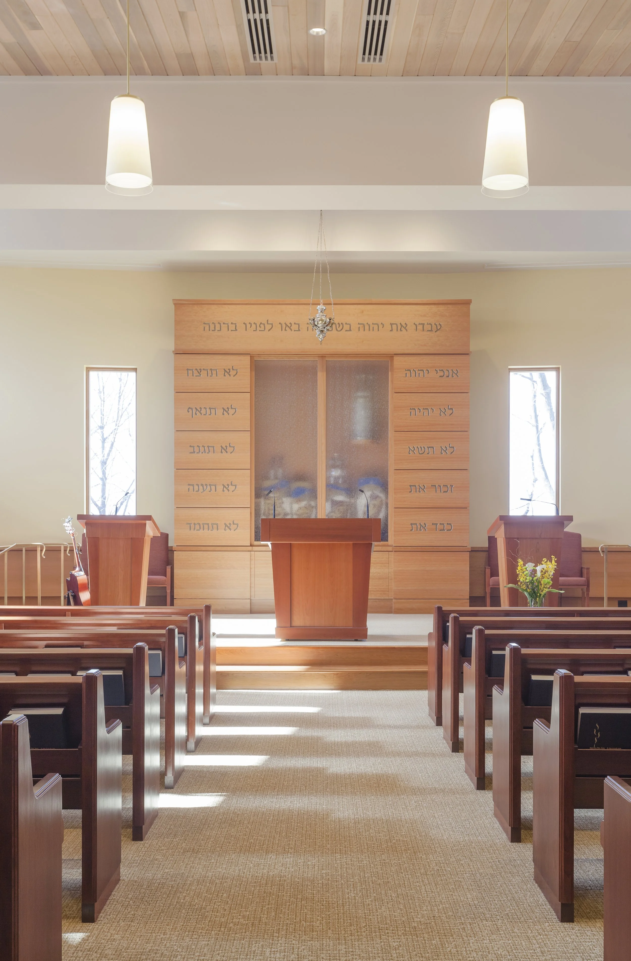temple_beth_abraham_02_ark_bimah_axial.jpg
