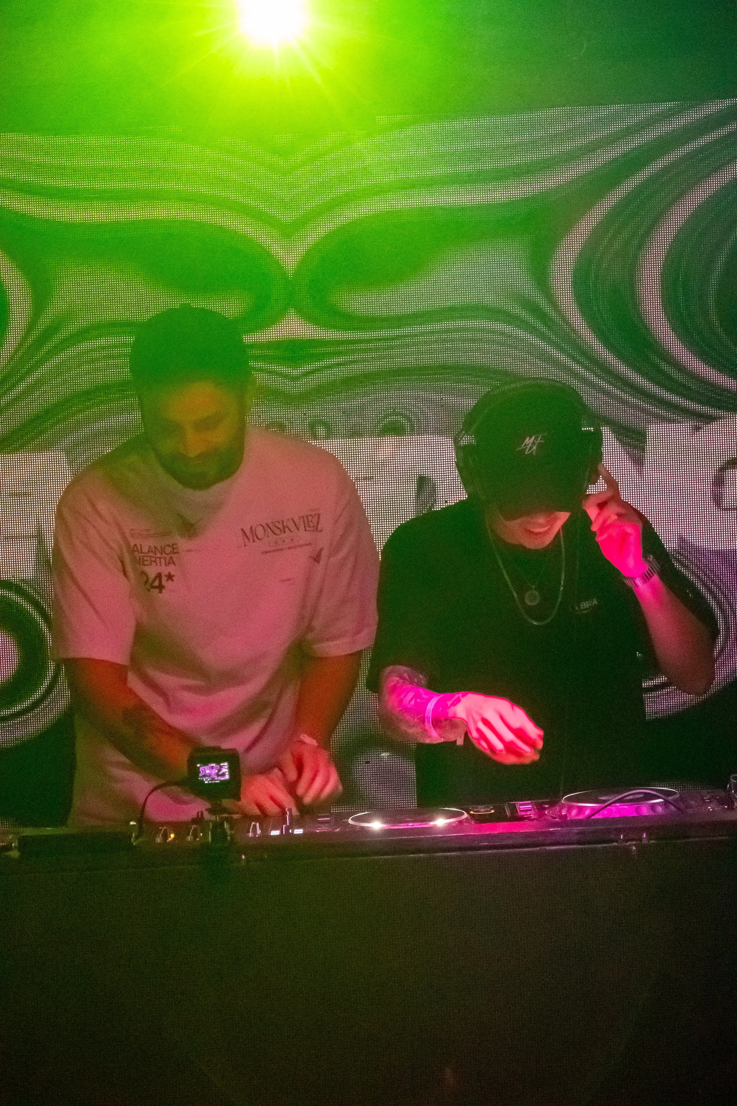 SKVLEZ B2B STEVEMFDANG 4.jpg
