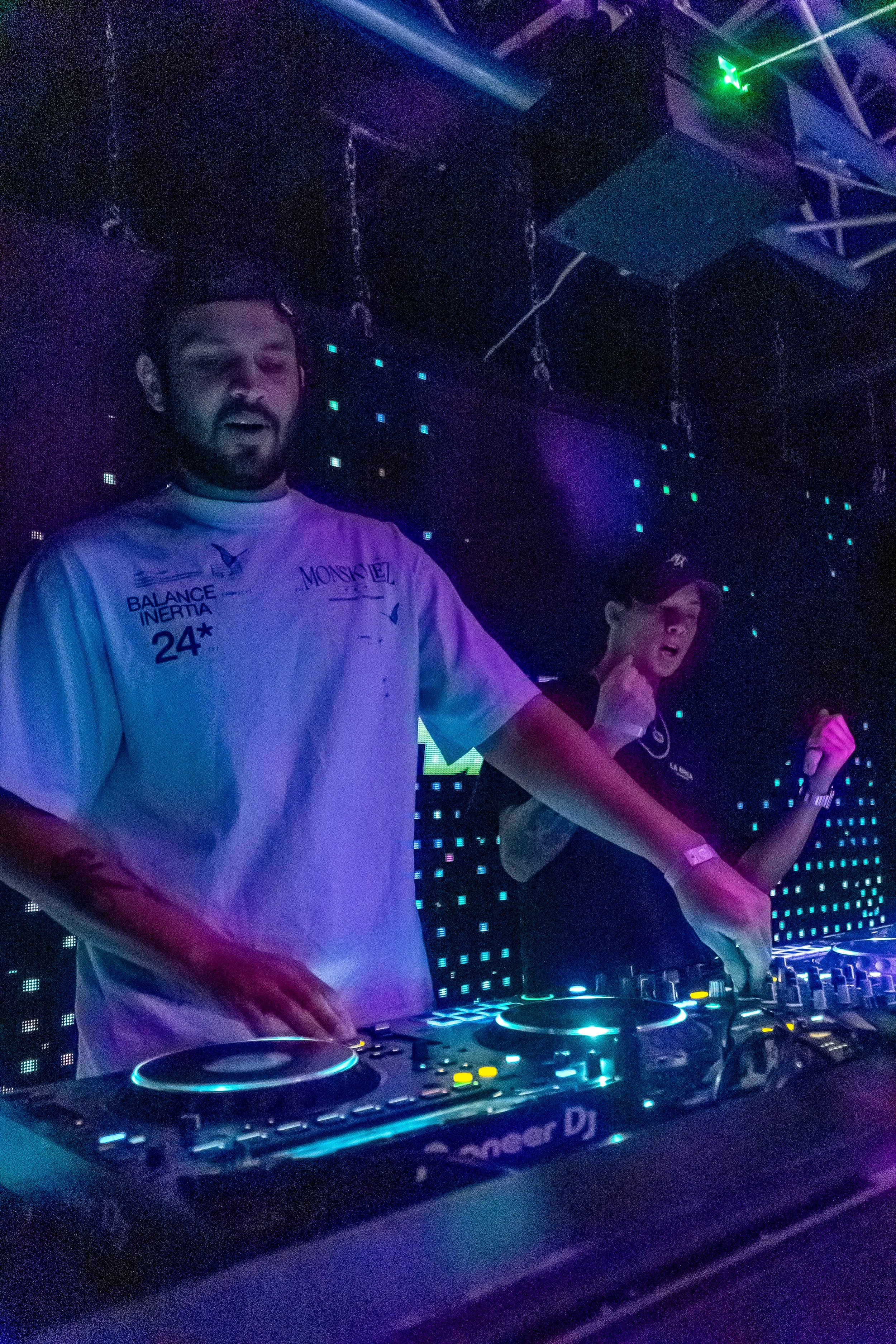 SKVLEZ B2B STEVEMFDANG 1.jpg