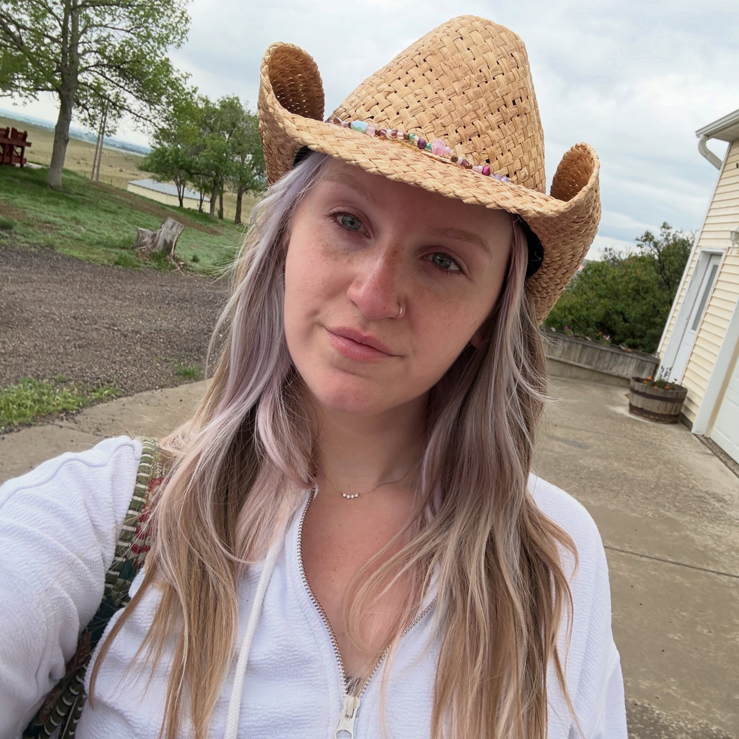 The birds, the bees, the bunnies, and the beads 🐝🌸
&bull;
Summer time is for girls in the dirt! And I made a new beaded hat band which led to making a dozen beaded bracelets and now I can&rsquo;t be stopped 🙃
&bull;
PS: do yourself a favor and lis