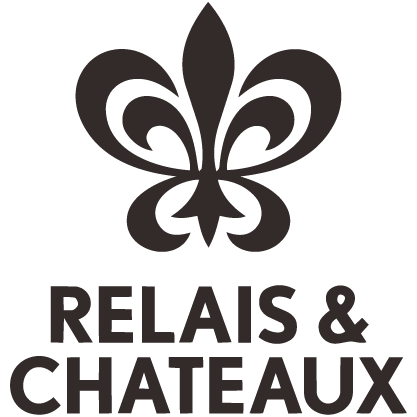 A black and gray logo featuring a stylized fleur-de-lis above the text 'RELAIS & CHATEAUX'.