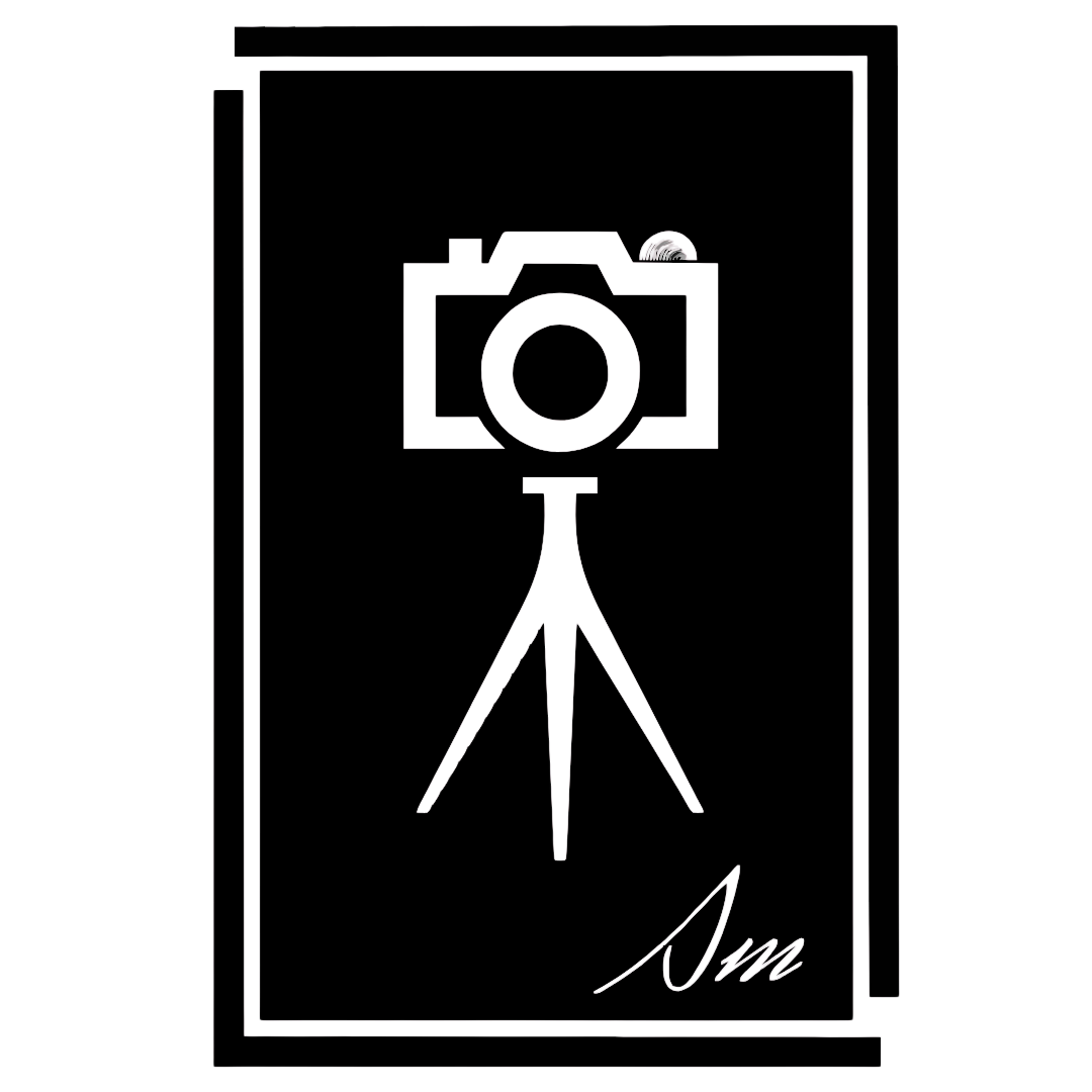 Line drawing of a camera on a tripod with the word 'Amé' written at the bottom.