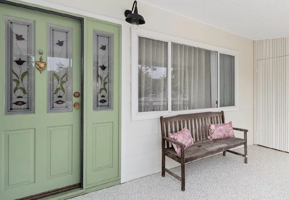 New entry and balcony to existing cottage