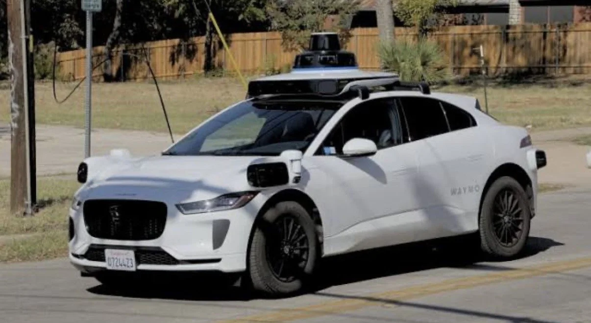 Waymo's Fix To End Robotaxis Blowing By School Buses Doesn't WorkRead More: https://www.jalopnik.com/2053574/waymo-fix-robotaxis-school-buses/