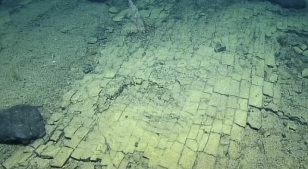 Scientists Found a 'Yellow Brick Road' at The Bottom of The Ocean
