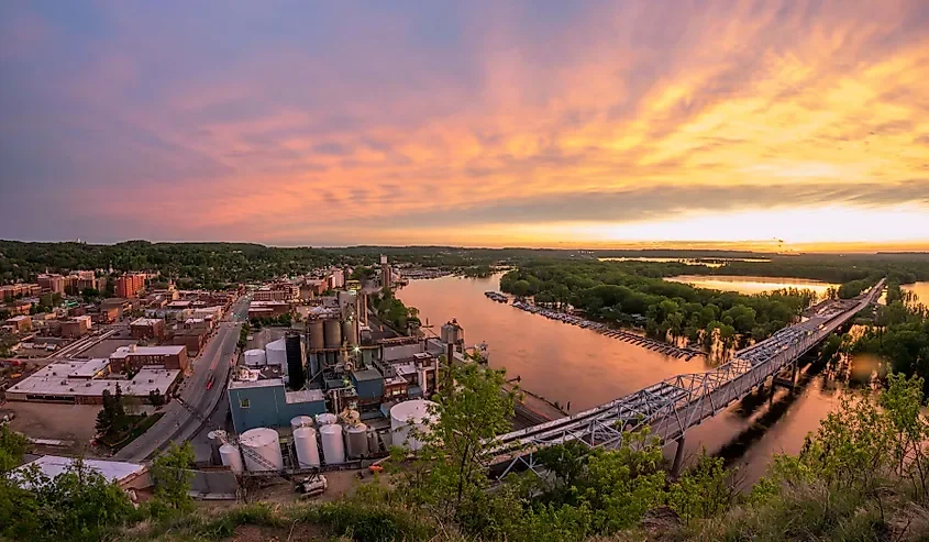 10 Best Small Towns In Minnesota For A Crowd-Free Summer 🫎