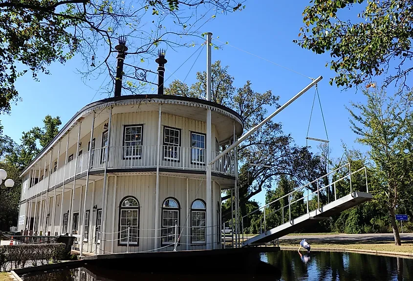 8 Best Lakeside Towns In Mississippi ☀️
