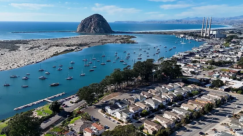 6 Coolest Towns On The Pacific Coast For A Summer Vacation 🌴