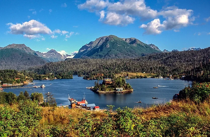 6 Best Small Towns In Alaska For A Crowd-Free Summer ⛰️