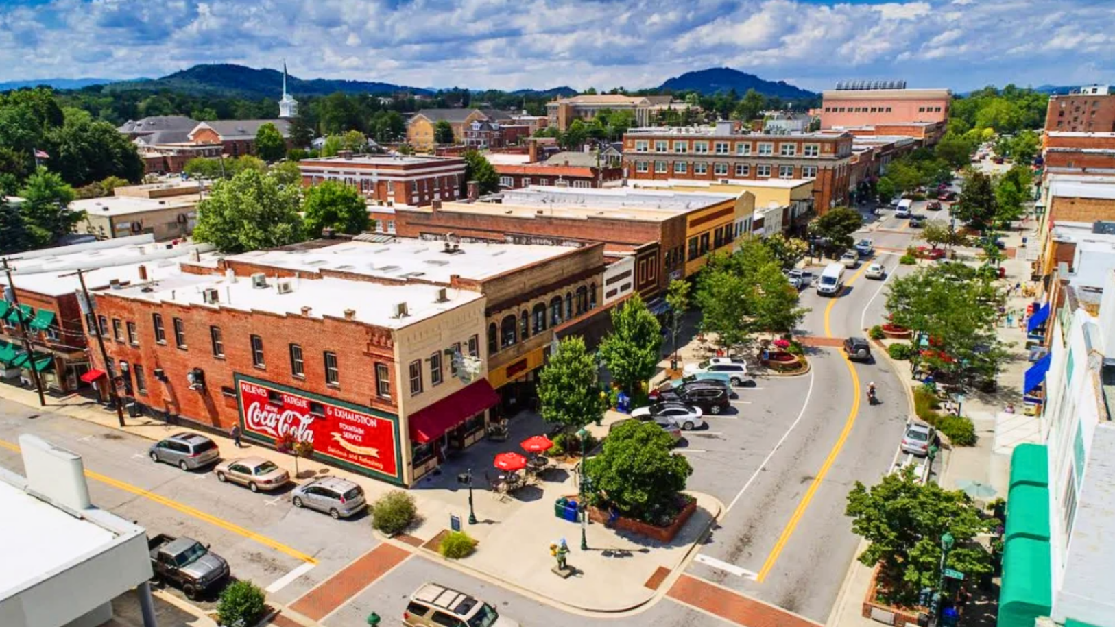 The Tourist Towns Thriving Because Travelers Got Tired of the Famous Destination Nearby 🧏🏻