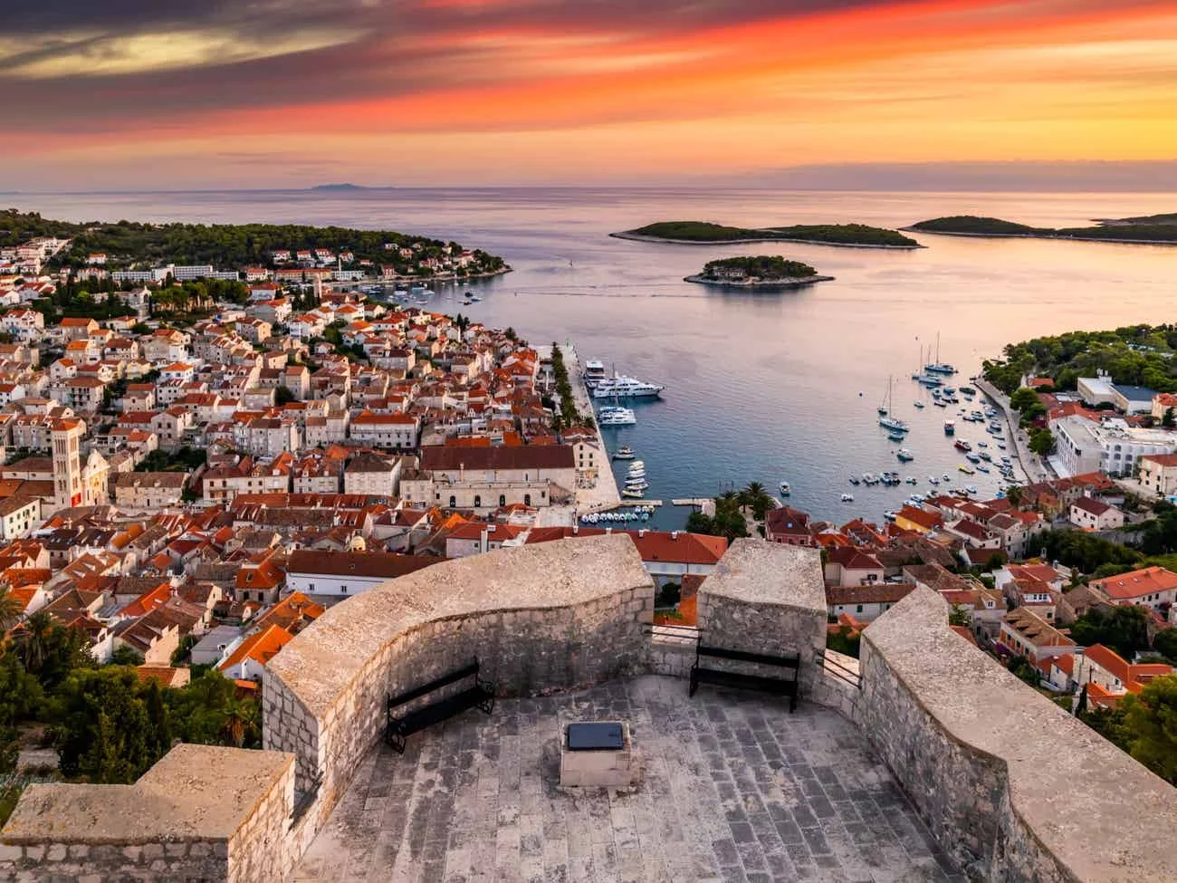 I'm a travel consultant who's been all over the world. I'd recommend these 3 European spots for a dreamy summer trip. 🧏🏻