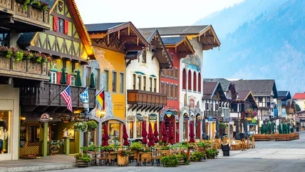 America's Most Charming And Walkable Downtowns For An Unforgettable Vacation 🌳