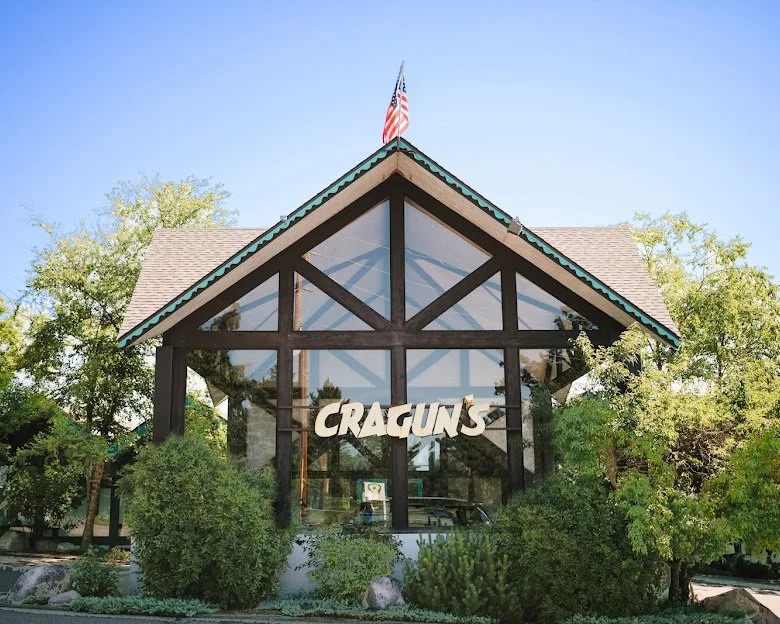 The perfect place to stay, play, relax, and reconnect, Cragun’s Resort in Brainerd, Minnesota, is a Gull Lake resort that has been a cherished tradition for generations. 🐻