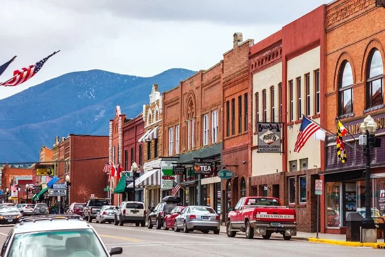 This Picturesque Mountain Town Was Named the 'Most Charming' in the U.S.—and It’s the Gateway to a Scenic Drive 🏔️