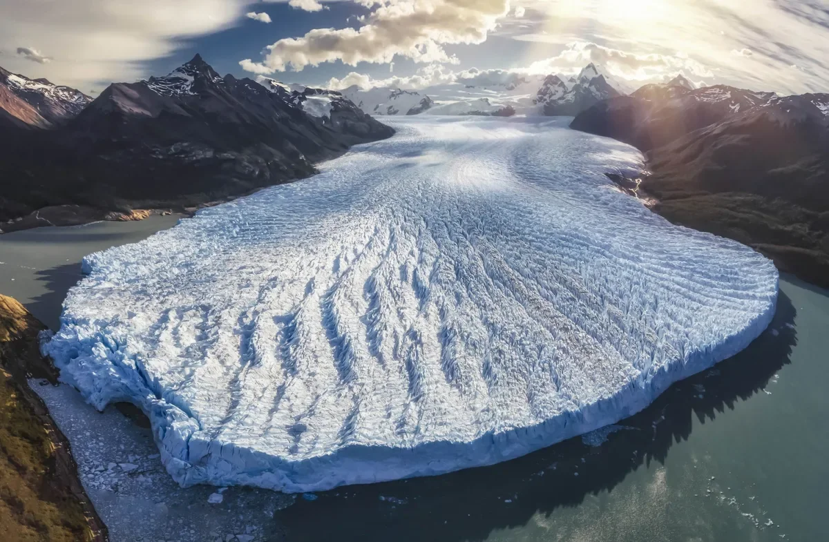 It contains a glacier that's 3 times taller than the White House – and is home to prowling pumas and giant birds ⛰️
