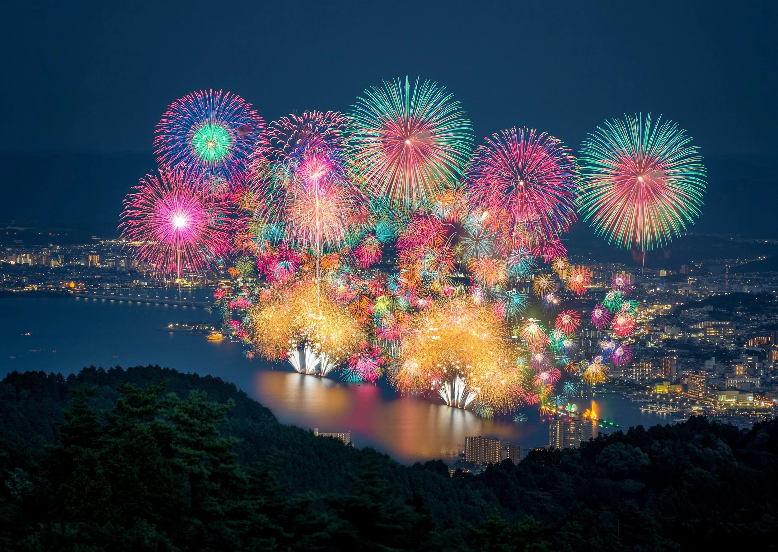 12 incredible fireworks festivals worth traveling for 🧨